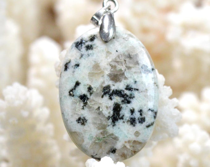 24-carat Kiwi Jasper - natural stone cabochon pendant - New Zealand / GA74