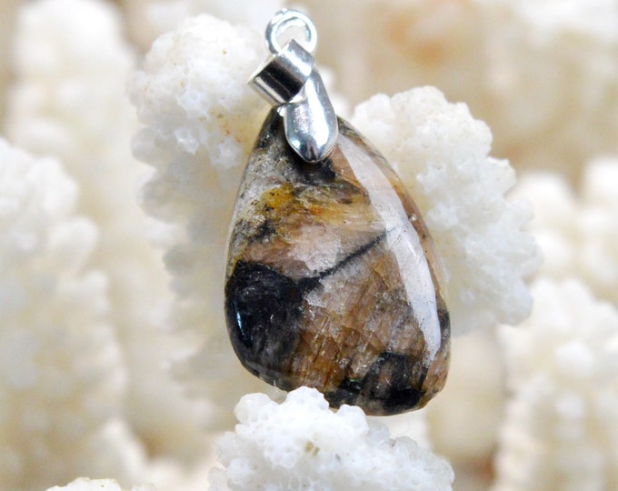 Chiastolite 14 carats - natural stone cabochon pendant - USA / FN60