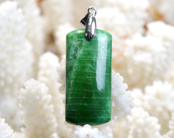Jade Omphacite var. chrome omphacite 51 carats - natural stone cabochon pendant - Italy / FE94 - RARE