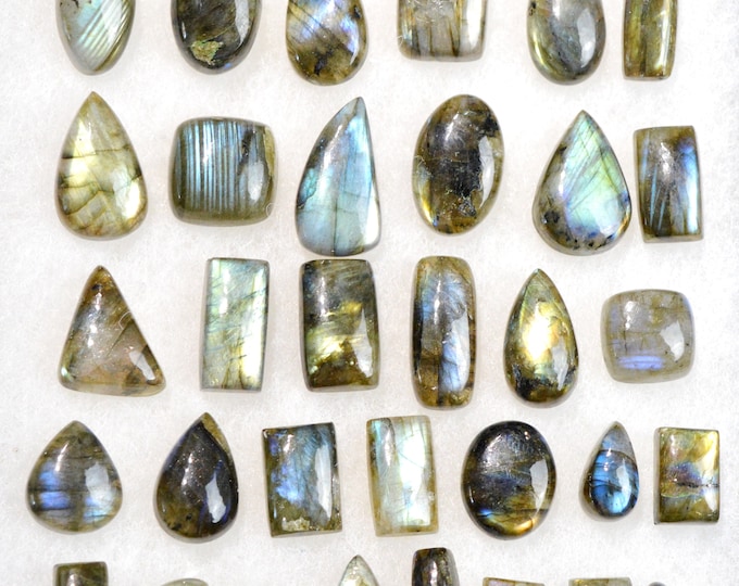 Lot 33x Labradorite 506 carats - natural stone cabochon - Madagascar / FN12