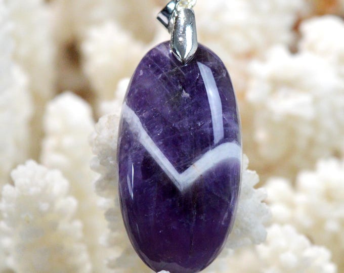 55 carat chevron amethyst - natural stone cabochon pendant - India / FW24