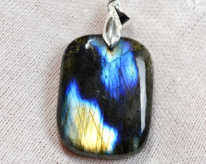 67 carat Labradorite - natural stone cabochon pendant - Madagascar / GC60