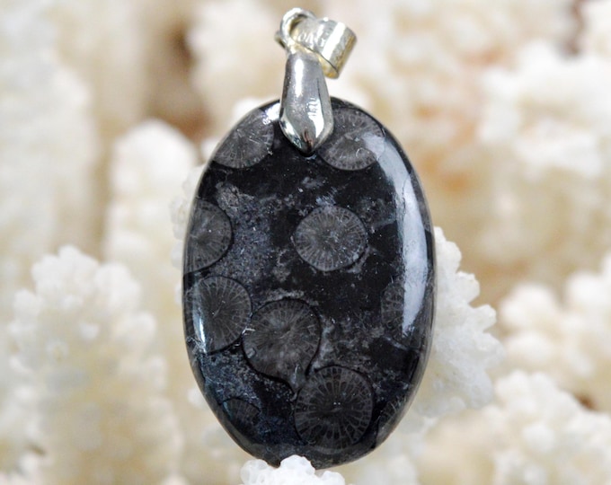 33-carat fossil coral - natural stone cabochon pendant - Indonesia /GC7