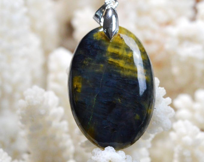 Pietersite var. Nellite - 44 carats - natural stone cabochon pendant - Namibia / FR95