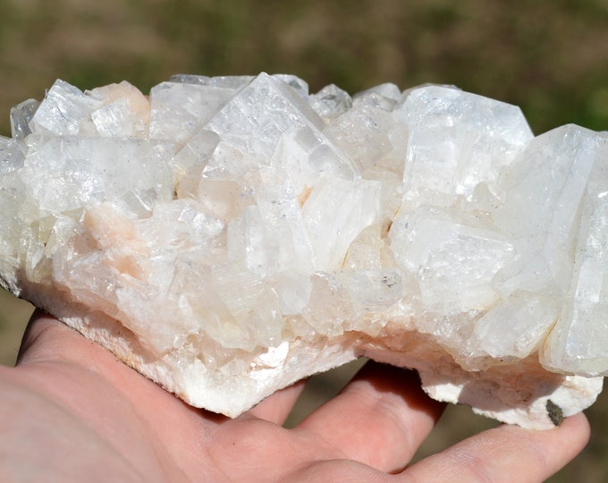 Apophyllite & Stilbite 860 grams - Jalgaon District, Maharashtra, India