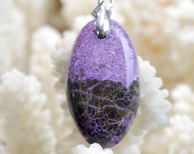 Stichtite & Serpentine 23 carat - natural stone cabochon pendant - Tasmania, Australia / FR7