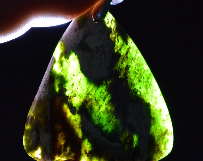 Chrome Chalcedony - 72 carats - Natural Stone Cabochon Pendant - Australia // BM65