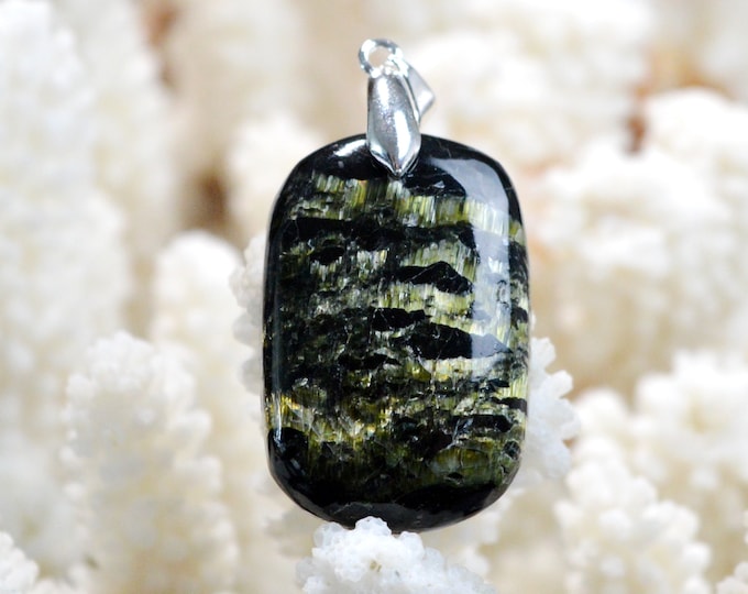 Serpentine 47 carats - natural stone cabochon pendant - Italy / FM26 - RARE