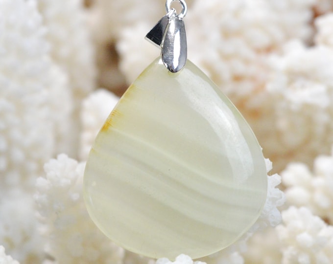 44 carat green onyx - natural stone cabochon pendant - Pakistan // DN34