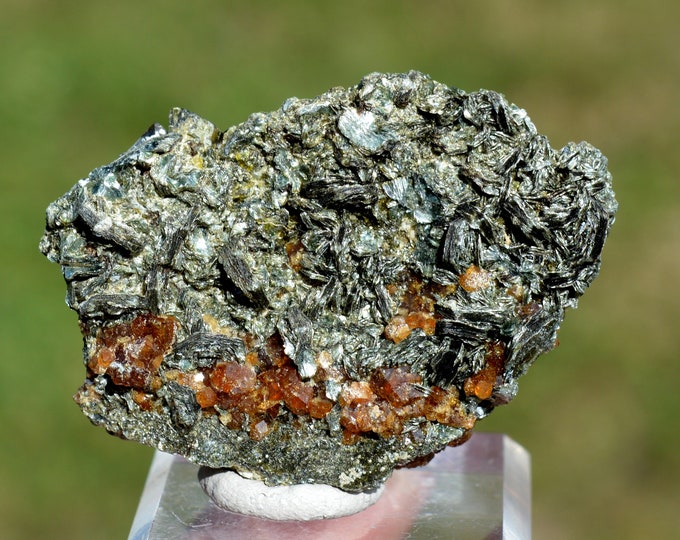 Grossular garnet var. Hessonite & Clinochlore 41 grams - Koukouri diggings, Trantimou, Diakon, Bafoulabé Cercle, Kayes Region, Mali
