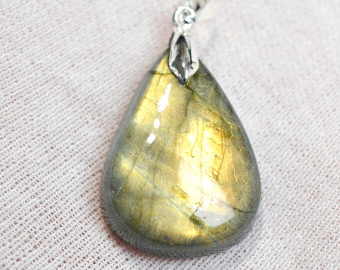 Labradorite 57 carats - natural stone cabochon pendant - Madagascar / EO88