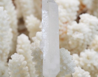 Bi-terminated quartz 11 grams - Itremo, Ambatofinandrahana, Amoron'i Mania, Madagascar