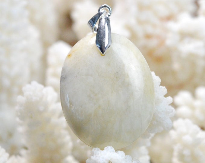 37 carat yellow moonstone - natural stone cabochon pendant - Madagascar / FM89