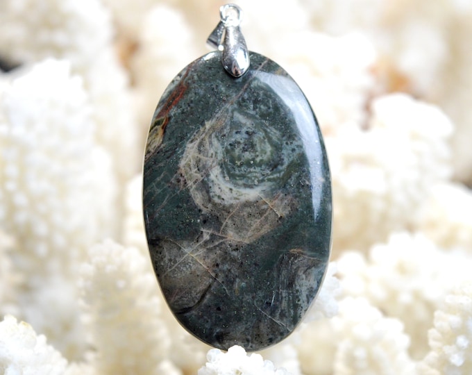 86 carat fuchsite ruby - natural stone cabochon pendant - India / EB99