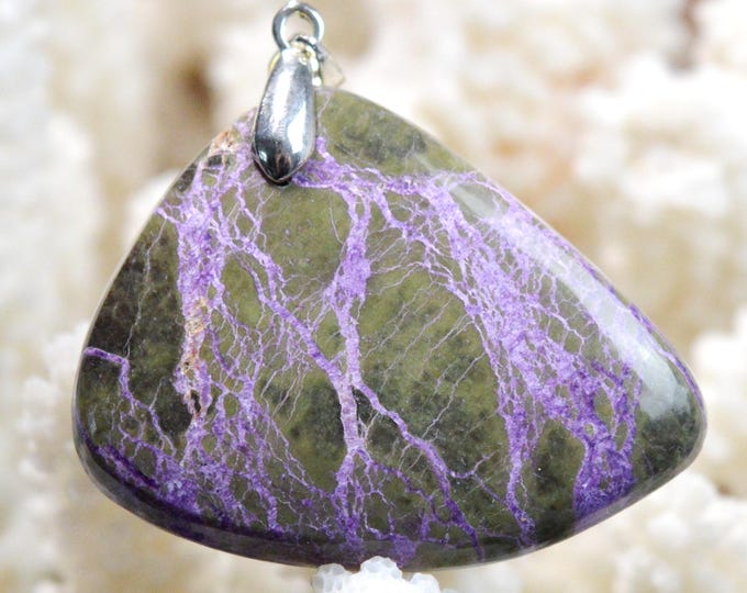 Stichtite & Serpentine 62 carats - natural stone cabochon pendant - Tasmania, Australia / FZ41