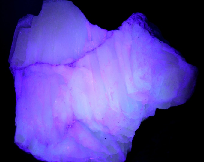 Calcite 245 grams - Fluorescent - Les Porres Mine, Les Arcs, Var, Provence-Alpes-Côte d'Azur, France