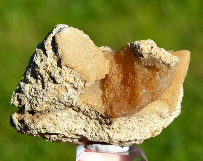 Calcite 127 grams - Combronde, Riom, Puy-de-Dôme, Auvergne-Rhône-Alpes, France