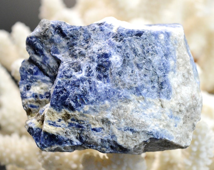 Sodalite - 204 grams - Hiassu farm, Itaju do Colônia, Bahia, Brazil