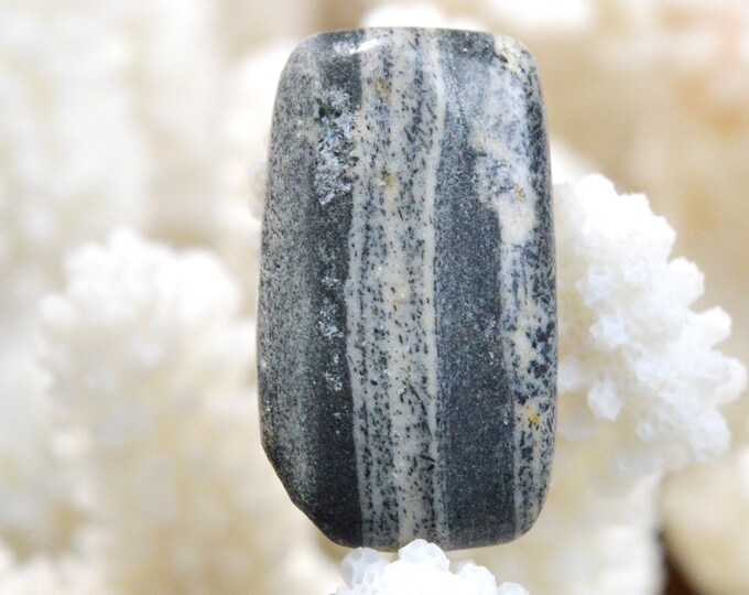 32 carat Jasper - natural stone cabochon - Africa // CX92