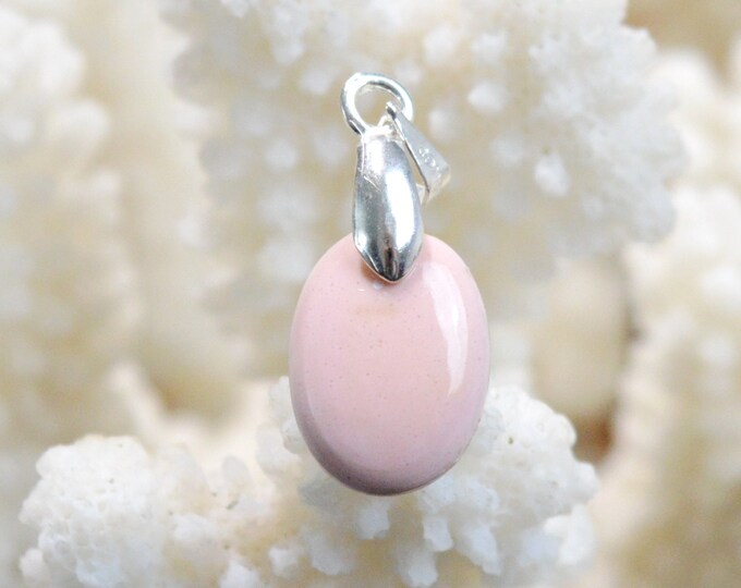 5 carat pink opal - natural stone cabochon pendant - Peru / EV93