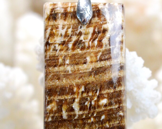 38 carat zoned aragonite - natural stone cabochon pendant - Peru / AZ50