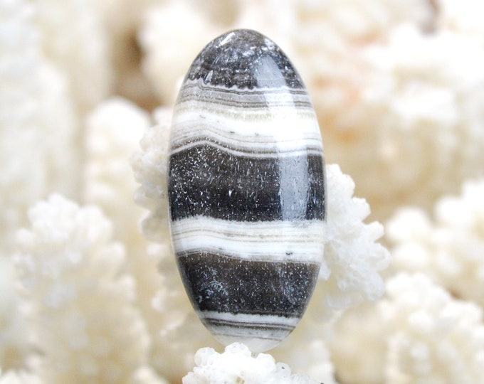29 carat zebra calcite - natural stone cabochon pendant - Mexico / EL52