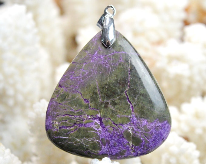 Stichtite & Serpentine 61 carats - natural stone cabochon pendant - Tasmania, Australia // DX33