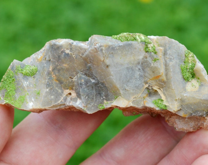 Pyromorphite & Quartz 124 grams - Aurouze, Mazerat-Aurouze, Brioude, Haute-Loire, Auvergne-Rhône-Alpes, France
