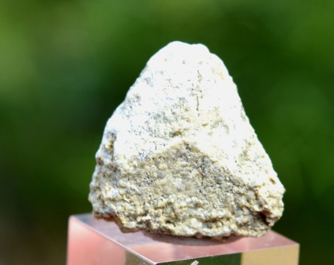 Achtaragdite / Kaolinite psd after Helvine - 9 grams - Akhtaragda River mouth, Vilyui River Basin, Mirninsky District, Sakha, Russia