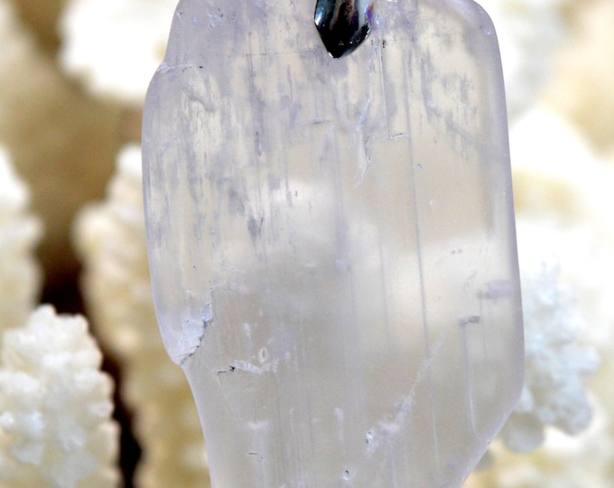 Kunzite 59 carats - natural stone pendant - Pakistan // Ref E18