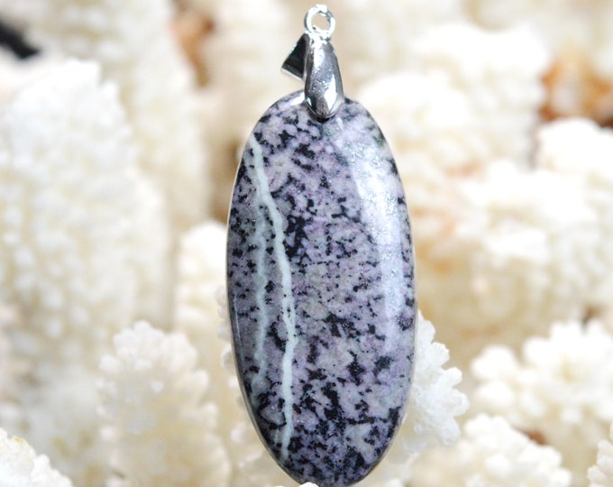 Kämmererite 62 carats - natural stone cabochon pendant - India // DT71