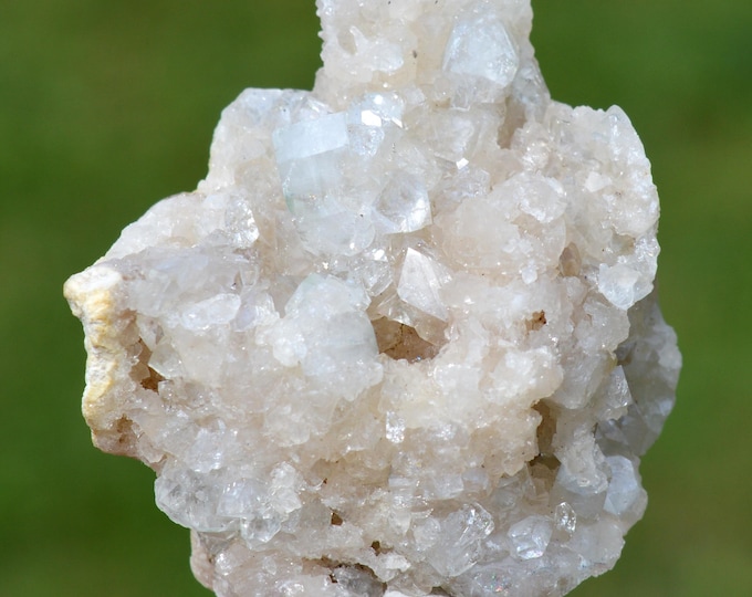 Apophyllite & Heulandite 68 grams - Pune District, Pune Division, Maharashtra, India