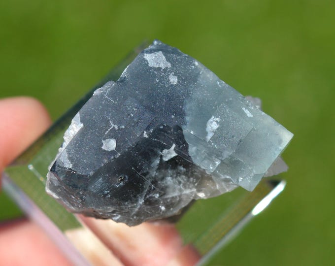 Fluorite 25 grams - Chavaniac-Lafayette, Brioude, Haute-Loire, Auvergne-Rhône-Alpes, France