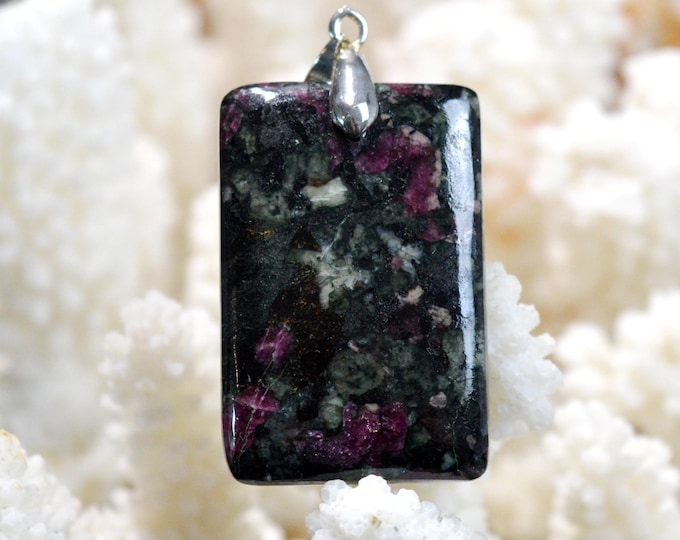 54-carat Eudialyte - natural stone cabochon pendant - Russia / FY66