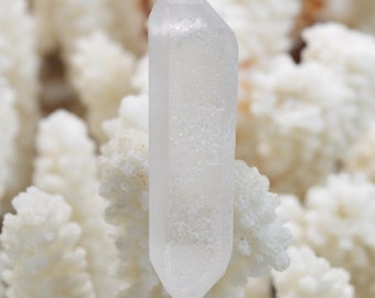 Bi-terminated quartz 9 grams - Itremo, Ambatofinandrahana, Amoron'i Mania, Madagascar