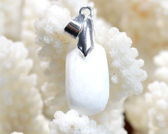 9 carat Scolecite - natural stone cabochon pendant - India / FB37