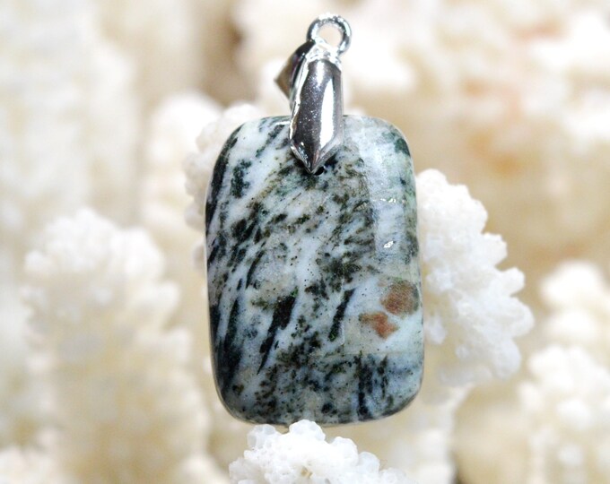 Hornblende & Almandine Garnet 35 carats - natural stone cabochon pendant - Austria / EF90