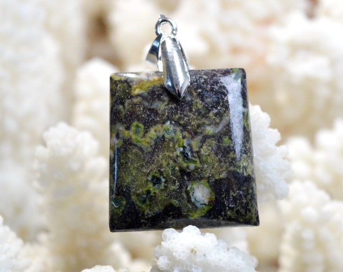 46 carat Dragon Blood Jasper - natural stone cabochon pendant - Australia / FA65