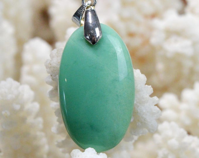 34-carat chrysoprase cabochon pendant, natural stone - Indonesia / FY79