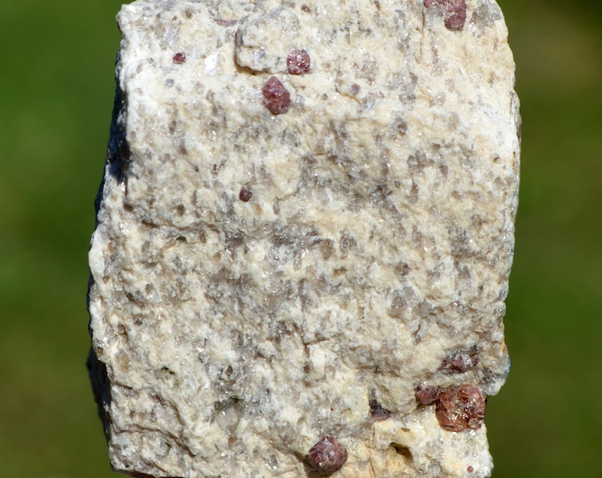 Almandine garnet 125 grams - Saint-Evarzec, Quimper, Finistère, Brittany, France