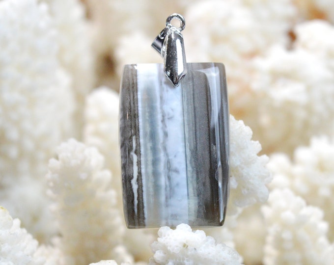 40 Carat Owyhee Opal - Natural Gemstone Cabochon Pendant - USA / FB61