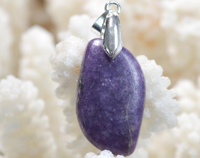 22-carat Lepidolite - natural stone cabochon pendant - Brazil / FW78