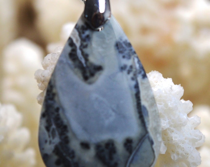 39 carat Maligano Jasper - natural stone cabochon pendant - Indonesia