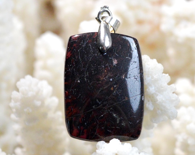 42-carat Rhodolite Garnet - natural stone cabochon pendant - Mozambique / GC92
