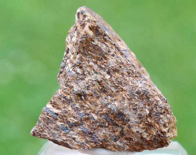 Enstatite var. Bronzite 46 grams - Mangabal I intrusion, Sanclerlândia, Goiás, Brazil