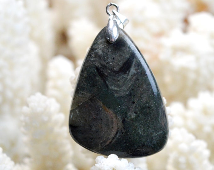 55 carat fuchsite ruby - natural stone cabochon pendant - India / EC7