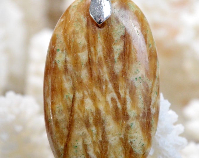 55 carat zoned aragonite - natural stone cabochon pendant - Peru / P15