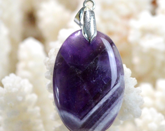 33 carat chevron amethyst - natural stone cabochon pendant - India / FW25