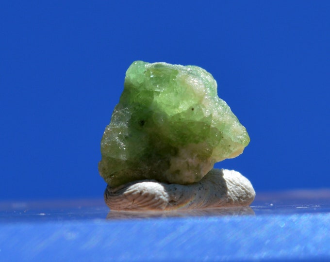 Grossular Garnet var. Tsavorite 7.1 carats - Merelani Hills, Lelatema Mountains, Simanjiro District, Manyara Region, Tanzania