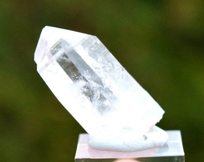 Quartz 12 grams - Goboboseb Mountains, Brandberg Area, Dâures Constituency, Erongo Region, Namibia